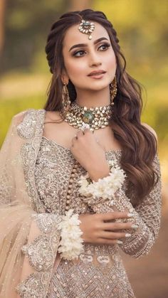 Shaadi Hairstyles, Zarnish Khan, Reception Hairstyles, Hairstyles For Gowns, Bridal Hairstyle Indian Wedding, Bridal Hair Buns