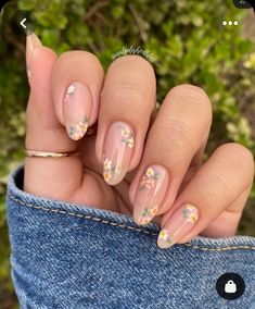 Almond Nails With Rhinestones Summer, Neutral Floral Nails Short, Thumbelina Wedding, Floral Wedding Nails, Wild Flower Nails, Wildflower Nails, Dried Flower Nails, Appearance Goals, Nails 2025