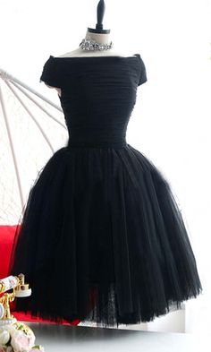 Prom Dresses With Gloves, Dresses For Middle School, Dresses For Middle School Dances, Black Tulle Prom Dress, Black Graduation Party, Balloon Dresses, Wedding Dresses Short, Black Graduation, Homecoming Dress Short