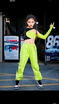 Neon Hiphop Outfit, Dance Costumes Green, Dance Wear Hip Hop, Disco Party Outfit, Zumba Outfit, Dance Style Outfits, Female Clothes Outfits, Practice Clothes