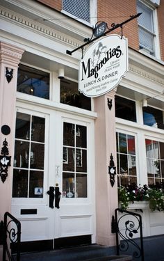 the front entrance to magnana's lunch and dinner