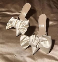 Dr Shoes, Bridal Heels, Bow Heels, Shoe Inspo, Aesthetic Shoes, Wedding Heels, Pretty Shoes, Dream Shoes