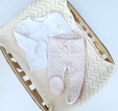 Made with cotton/merino wool blend yarn.  Color: cream.  Size: 0-3 months.  Ready to ship. Boy Leggings, Knit Baby Pants, Baby Boy Leggings, Boys Leggings, Girl Leggings, Style Leggings, Retro Mode, Baby Leggings