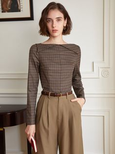 Editor's NotesPair this stylish top with some high waisted pants for the upcoming season for any special occasion.- Chic modern design with unique cut - Check pattern with long sleeves- Clean neck line with standard lengthMeasurements(in.)One Size (XS-M)- Chest: 30.71in.- Shoulder: 38.98 in.- Total Length: 23.03 in.Model info:Height: 5'67, wearing a size SComposition & Care- 100% Polyester- Dry clean recommended- Hand wash Designer- by yyiam Casual Chique, Stylish Top, Vintage Plaid, Look Vintage, Slim Fit Shirt, Work Attire, Looks Vintage