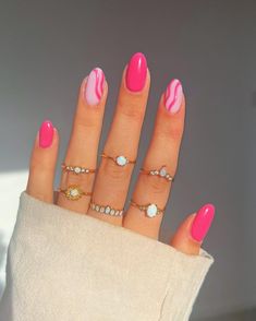 Thanksgiving Nails Neutral, Nail Ideas Summer Colors, Summer Nails With Lines, Round Nail Ideas Summer, Cute Summer Nails Designs Simple, Easy Summer Nails To Do At Home, Nail Ideas Summer Pink, Summer Nail Simple, Summer Nails Simple Designs