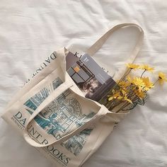 Daunt Books, Handbags Large, Instagram Baddie, Quoi Porter, Estilo Hippie, Handbag Outfit, Bags Aesthetic, Cute Tote Bags, Foto Ideas Instagram