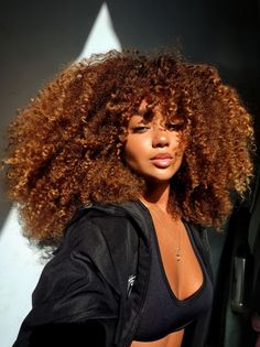 Big Natural Hair, Brown Curls, Honey Brown Hair, Short Hair Images, Brown Curly Hair, Natural Afro Hairstyles, Dyed Hair Inspiration, Colored Curly Hair, Afro Textured Hair