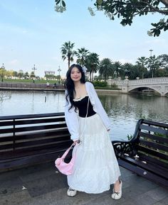 Long Skirts Outfit, Dollcore Outfits, Simple Style Outfits, Maxi Skirt Style, Outfit Korean, Everyday Fashion Outfits, Long Skirts, Modest Fashion Outfits, Korean Outfits