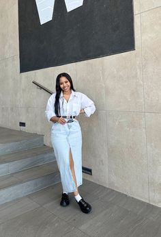 #smart #jean #style #denim #loafers #shirt #womenswear #style #instagram #chic Loafers With Jeans Outfit, Intern Outfit, Loafers With Jeans, Loafers Outfits, Fashionable Work Outfit, Cute Work Outfits, Stylish Work Attire, Style Instagram, Casual Work Outfit