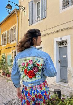 To be treasured, worn to a festival or everyday... Frankie. reworks vintage denim jacket with French tapestries into wearable soft cotton denim jackets. With a feature patch on the back and a cute single patch on the pocket. Each piece is completely one of a kind, sustainable and handmade in my studio in Marseille, giving a second life to fabrics with a background story. All denim is purchased vintage in U.K, France or Italy and tapestries are sourced in France in Antique markets. Vintage Lee Cooper upcycled denim jacket 100% cotton, 90's shape Stunning vintage needlepoint from the 70's Size S/M, cropped, no side pockets, U.K8-10 depending on desired fit. Unisex From top to bottom: 48cm / From armpit to armpit: 49cm / Sleeves: 46cm Made in France. Wash garment inside out Only wash your gar Hippie Patchwork Denim Jacket For Spring, Vintage Embroidered Denim Jacket For Spring, Spring Hippie Patchwork Denim Jacket, Bohemian Denim Jacket With Patches For Spring, Spring Bohemian Denim Jacket With Patches, Spring Vintage Denim Jacket For Festival, Bohemian Denim Jacket With Floral Embroidery For Summer, Spring Festival Vintage Denim Jacket, Summer Bohemian Denim Jacket With Floral Embroidery