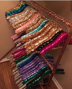 there are many different colored sequins on the rack