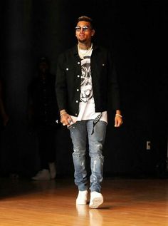 July 15, 2017 - U92slc Toyota Summer Jam in Salt Lake City, UT Chris Brown Fashion, Denim Jeans Outfit Men, Brown Jeans Outfit, Guys Style