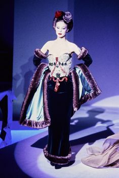 Mugler 90s, 1990s Fashion, Model Inspo, French Fashion Designers, Runway Collection, Runway Models