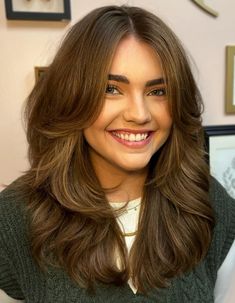 Round Face and Long Hairstyle with Curtain Bangs Round Face Haircuts Long, Round Face Haircuts Medium, Medium Hair Round Face, Double Menton, Long Hairstyle, Bangs With Medium Hair, Wavy Haircuts, Hairstyles For Layered Hair, Round Face Haircuts