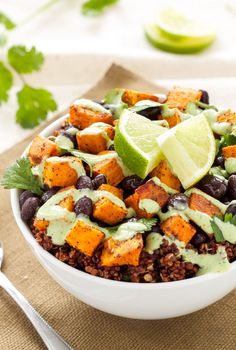 Sweet Potato and Black Bean Quinoa Bowls | A delicious, filling, meatless meal that will please both vegetarians and meat lovers! | www.reciperunner.com Sweet Potato Quinoa, Sweet Potato And Black Bean, Quinoa Bowls, Black Bean Quinoa, Sweet Potato Black Beans, Quinoa Bowl, Meal Prepping, Batch Cooking