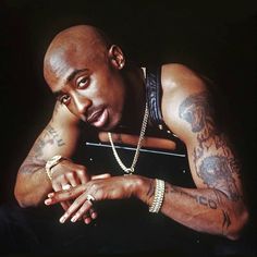 MAKAVELİ on Instagram: “ALL EYEZ ON ME 👊👊 Follow @tupac.gang . . . #2pac #2pacshakur #2pacquotes #rip2pac #tupac #tupacshakur #tupacshakurlegacy #tupacamarushakur…” Gangsta Rapper, 2pac Videos, 2pac Quotes, Tupac Pictures, All Eyez On Me, 90s Rap