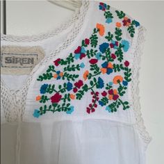 Hand Embroidered In Mexico. Brand New! Mexican Embroidery Designs, Mexican Top, Mexican Embroidery, Hand Embroidered, Embroidery Designs, Womens Sizes, Fashion Show, Brand New, Womens Tops