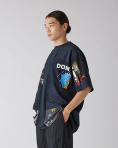 軽量性に優れた高機能のワッシャーメッシュと海外から輸入されたヴィンテージTシャツを格子状に接ぎ合わせたリメイクTシャツ。バックスタイルは速乾性に優れたコットンライクな機能素材を使用。※こちらの商品は物により、素材に使用しているヴィンテージTシャツの絵柄が変わります。 Short Sleeve Patchwork Shirt For Streetwear, Patchwork Short Sleeve Shirt For Streetwear, Relaxed Fit Black Patchwork T-shirt, Black Patchwork Relaxed Fit T-shirt, Relaxed Fit Patchwork T-shirt For Streetwear, Patchwork Relaxed Fit T-shirt For Streetwear, Graphic Tee T-shirt With Patchwork For Streetwear, Relaxed Fit Patchwork Top For Streetwear, Urban Crew Neck Patchwork Tops