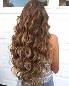 Brown Wavy Hair, Brunette Hair With Highlights, Brown Hair Balayage, Punk Hair, Long Wavy Hair, Hair Inspiration Color, روتين العناية بالبشرة, Hair Inspo Color, Light Brown Hair