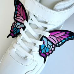 Embroidered pink, blue, black butterflies to add to your sneakers or trainers.  Just thread your laces through the wings for an immediate update and a whole lot of fun!   Includes two pairs of butterfly wings.  Approx 8cm at longest part.   Mix and match with our shoelaces, sneaker charms and lace stars available in our Etsy store. Sneaker Charms, Black Butterflies, Purple Boots, Papillon Rose, Girls Long Dresses, Rave Accessories, 15 May, Creative Costumes, Shop Till You Drop