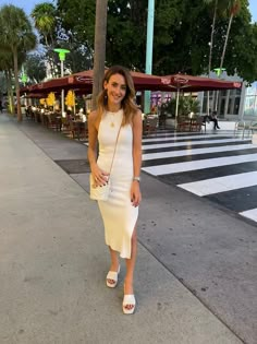 Miami Looks Summer, Boat Dinner Outfit Summer, Summer Holiday Night Outfits, Panama City Outfits Summer, Sarasota Vacation Outfits, Miami Holiday Outfits, Miami Work Trip Outfits, Miami Evening Outfit, Miami Winter Outfits 2022