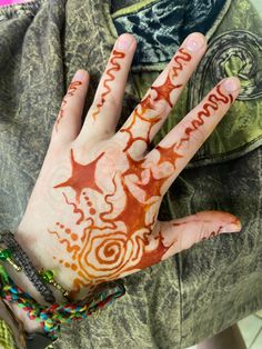 Drawing On Hand, Henna Inspired Tattoos, Hand Doodles, Hippie Aesthetic, Hand Drawing, Henna Art, Hand Art, Creative Tattoos, Art Block