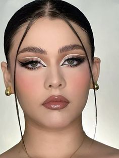 Bratz Eyeshadow Looks, Brats Makeup Look, Met Gala Makeup Looks, Gala Makeup Looks, Bratz Inspired Makeup, Met Gala Makeup 2024, Dua Lipa Met Gala 2023 Makeup, Glamor Makeup, Met Gala Makeup