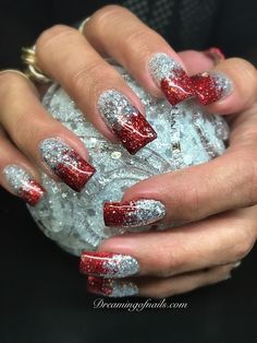 Ombre Nail Art, Red Ombre Nails, Ombre Nail Art Designs, Ombre Nail, Holiday Nail Designs, Nail Art For Beginners, Christmas Gel Nails, Nail Art Ombre, Christmas Nail Art Designs