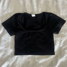 Small Black Cropped Fitted Tee - New Mix Classic Brand -Never Worn -Very Fitting -Makes Curves Look Good -Staple Piece Black Scoop Neck Top For Everyday, Everyday Fitted Black Top, Everyday Black Stretch Top, Black Stretch Top For Everyday Wear, Black Stretch Top For Everyday, Black Fitted Top For Everyday, Fitted Black Top For Everyday, Black Cotton Scoop Neck Crop Top, Cropped Shirt