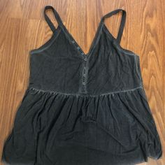 Soft & Sexy Tank. Spaghetti Strap. Flows At The Bottom. Button Detail. Nwt Hot Mom Outfits, Burgundy Tank Top, Babydoll Tank, White Peplum, Fall Fits, Tank Top Camisole, Mom Outfits, Sleeveless Tank Top, Button Detail