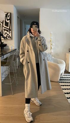 Women Doc Martens, Nyc Outfits, Sneaker Outfits, Corporate Fashion, Winter Fashion Outfits Casual, Uni Outfits, Cold Outfits, Winter Outfit Inspiration, Cold Weather Outfits