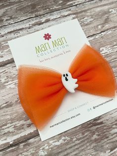 "Great addition to your Halloween outfits.  And just perfect for any age! This listing is for one Glitter Ghost Tulle 4\" Hair Bow  The hair clip is the perfect size for clipping over a ponytail or as a side clip! Each one measures approximately 4 inches and secured on a grosgrain ribbon covered alligator clip.  This bow is created with tulle. Colors may vary due to different computer settings. All clips are partially lined and are heat sealed to prevent fraying.  All the ribbons used are heat s Ghost Hair, Candy Hair, Halloween Ribbon, Cute Snowman, Halloween Ghost