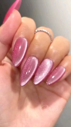 Pink Cat Eye Nails French Tip, Magnetic Nails Pink, Pink Crome Nails Ideas, Pink Nail Art Designs Glitter, Glitter Nail Design Ideas, Pink Magnetic Nails, Matte French Manicure, Trendy Glitter Nails, Pink Ombre Nails Glitter