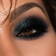 Black Eyeshadow, Top Makeup Products, Dark Makeup, Elegant Makeup, Dose Of Colors, Smokey Eyes, Eye Makeup Art, Make Up Looks