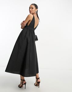 Dresses by ASOS DESIGN It's a whole mood V-neck Fixed straps Zip-back fastening Regular fit Black Midi Dress Formal, Black Tie Optional Wedding Guest Dress, Black Poplin Dress, Beach Formal Dress, Dress Elegant Classy, Black Tie Optional Wedding, Asos Black Dress, Midi Wedding Guest Dress, Black Dress Elegant