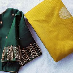 Aari Work Sleeve Simple Design, Different Aari Work Designs, Green Color Blouse Designs Latest, Blouse Work Designs Pattu, Green Saree Look, Green Blouse Design, Aari Work Blouse Wedding, Simple Maggam Work Designs, Colour Combinations Clothes