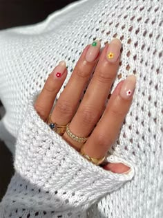 Nails Aesthetic Simple, Aesthetic Simple Nails, Manicure Gel Nails, Natural Acrylic Nails, Nail Bags, Indigo Nails, Floral Nail Designs, Floral Nail