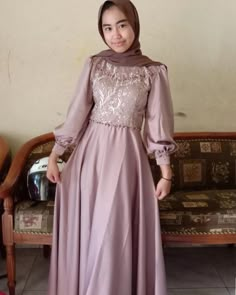 Model Baju Tile, Dress Satin Brokat Hijab, Dres Kondangan Hijab, Satin Long Dress Bridesmaid Hijab, Satin Brokat Dress, Dress Bridesmaid Brokat, Dress Satin Hijab Simple, Model Dress Satin Hijab, Bridesmaid Dresses Hijab Gemuk