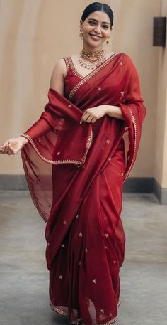 Saree Wearing Styles, Women Saree, Indian Bride Outfits, Fashionable Saree Blouse Designs, Fancy Sarees Party Wear, Casual Indian Fashion, Indian Saree Blouses Designs, Indian Fashion Saree