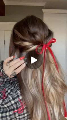 TORIE BLISS on Instagram: "The perfect holiday hairstyle 🎀♥️🎄"