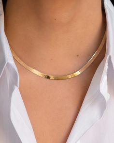 Herringbone Chain Necklaces, Timeless Gold Jewelry, Girls Gold Chain, Chain Necklace Outfit, Gold Chain Women, Gold Herringbone Necklace, 22k Gold Chain, Charm Bracelets For Girls, Gold Herringbone Chain