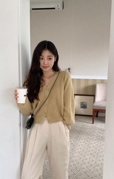 Korean Outfits Spring, Spring Korean Fashion, Hairstyles For 2023, Ootd Korean Style, Outfit Korean Style, Korean Casual Outfits, Women's Hairstyles, Casual Day Outfits, Korean Girl Fashion