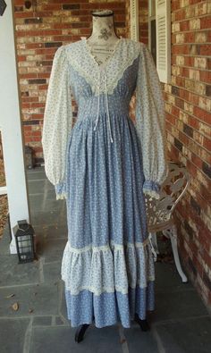 Mending Ideas, Laura Ashley Vintage Dress, Tie Corset, 80s Inspired Outfits, Vintage Gunne Sax Dress, Cottage Core Fashion, Prairie Dresses, Sax Dress, Laura Ashley Dress