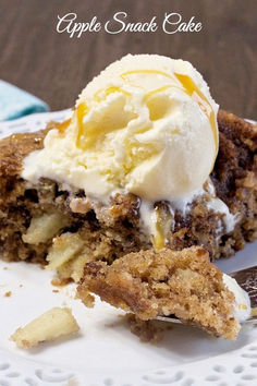 A piece of apple snack cake topped with vanilla ice cream and a drizzling of caramel. 8x8 Cake Recipe, 8x8 Cake, Apple Snacks, Apple Cinnamon Bread, Berry Recipes, Apple Crisp Easy, Small Gathering, Scrumptious Food