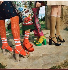 Look Disco, 70s Mode, Sock Outfits, Lace Tights, Socks And Heels, Colorful Shoes, Outfit Trends, Socks And Sandals, Mode Inspo