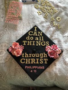 a graduation cap that says i can do all things through christ with flowers on it