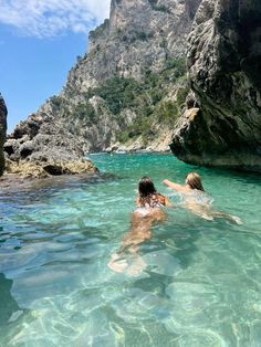 Capri Italy Aesthetic, Capri Vacation, Capri Aesthetic, Italy Aesthetic Girl, Summer In Capri, Capri Beach, Italy Capri, Italy Girl, Italy Beaches