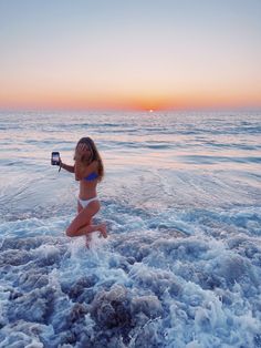 creds to original creator Cute Beach Pictures, Beach Instagram Pictures, Summer Poses, Preppy Beach, Summer Picture Poses, Beach Pictures Poses, Summer Goals, Preppy Summer, Vacation Pictures