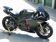 a black motorcycle parked in front of a building