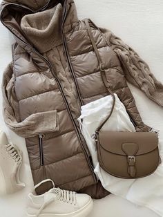 WINTER WARDROBE ESSENTIALS FOR WOMEN OVER 40 - valemoods Wardrobe Essentials For Women, Stylish Outfits For Women Over 50, Winter Wardrobe Essentials, 60 Fashion, Casual Winter Outfits, Winter Fashion Outfits, Winter Outfit